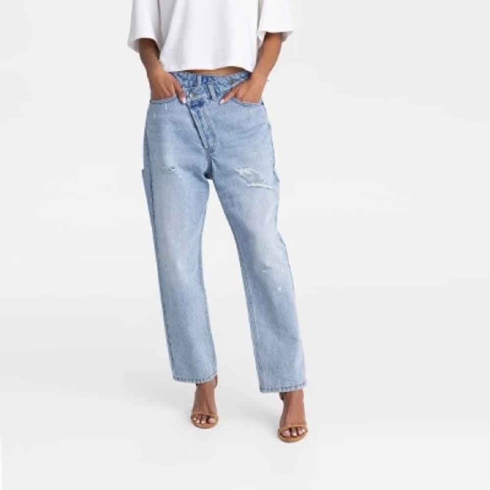 KBB by KAHLANA Women's Mid-Rise Tapered Leg 'The Dylan Jean' - Light Wash